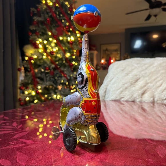 Great Vintage Schylling Tinplate Circus Elephant on Bike Spinning Wind-up Toy - Picture 5 of 6